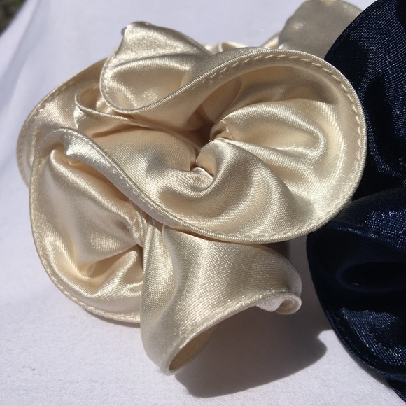 2 x Satin Scrunchies - Cream and Navy NWOT - Picture 4 of 12
